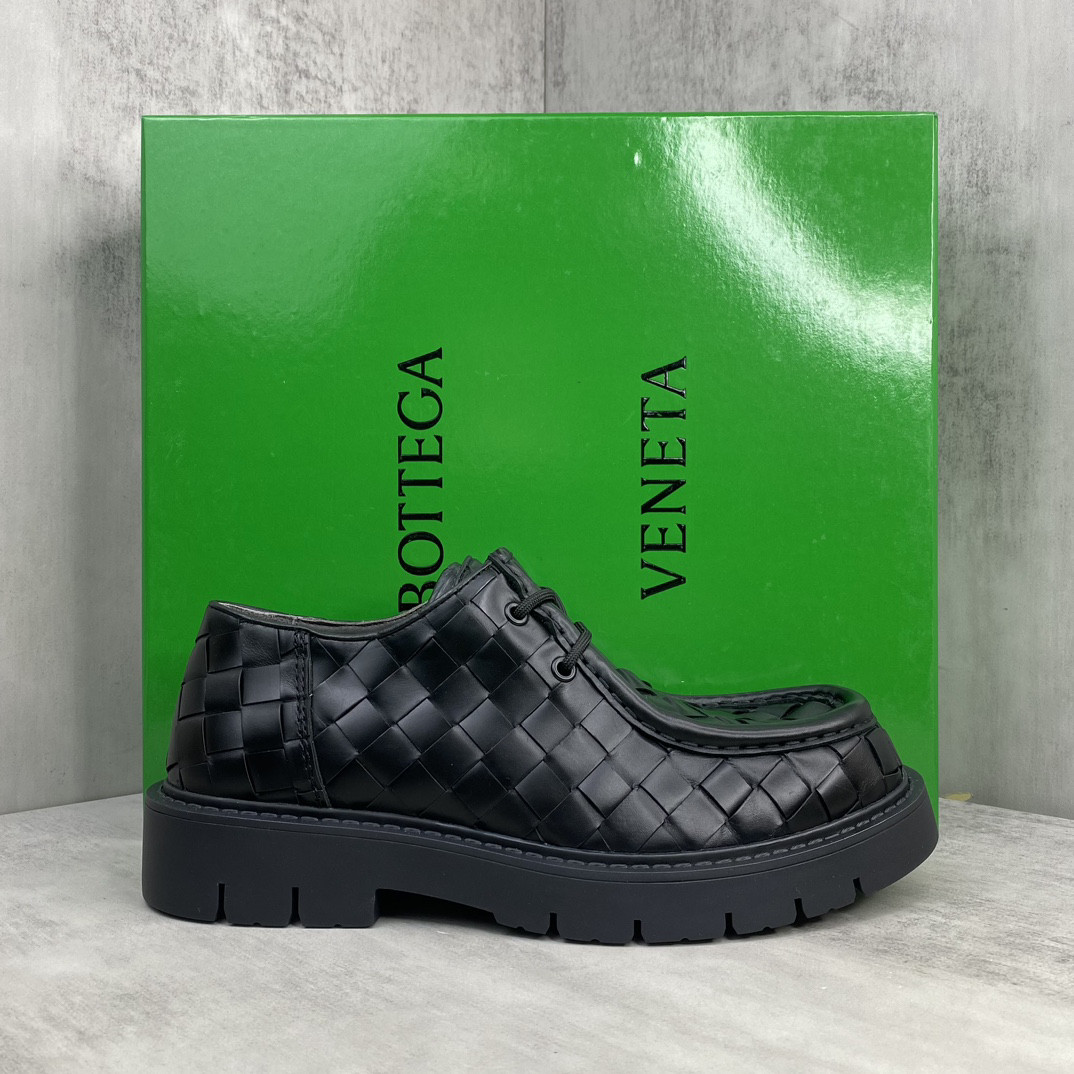 BOTTEGA VENETA Sneaker