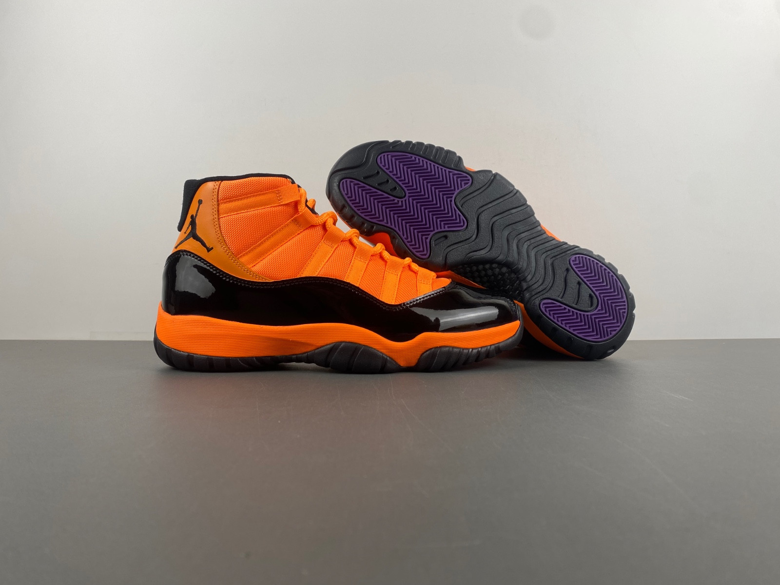 Air Jordan 11 Retro “orange Black”