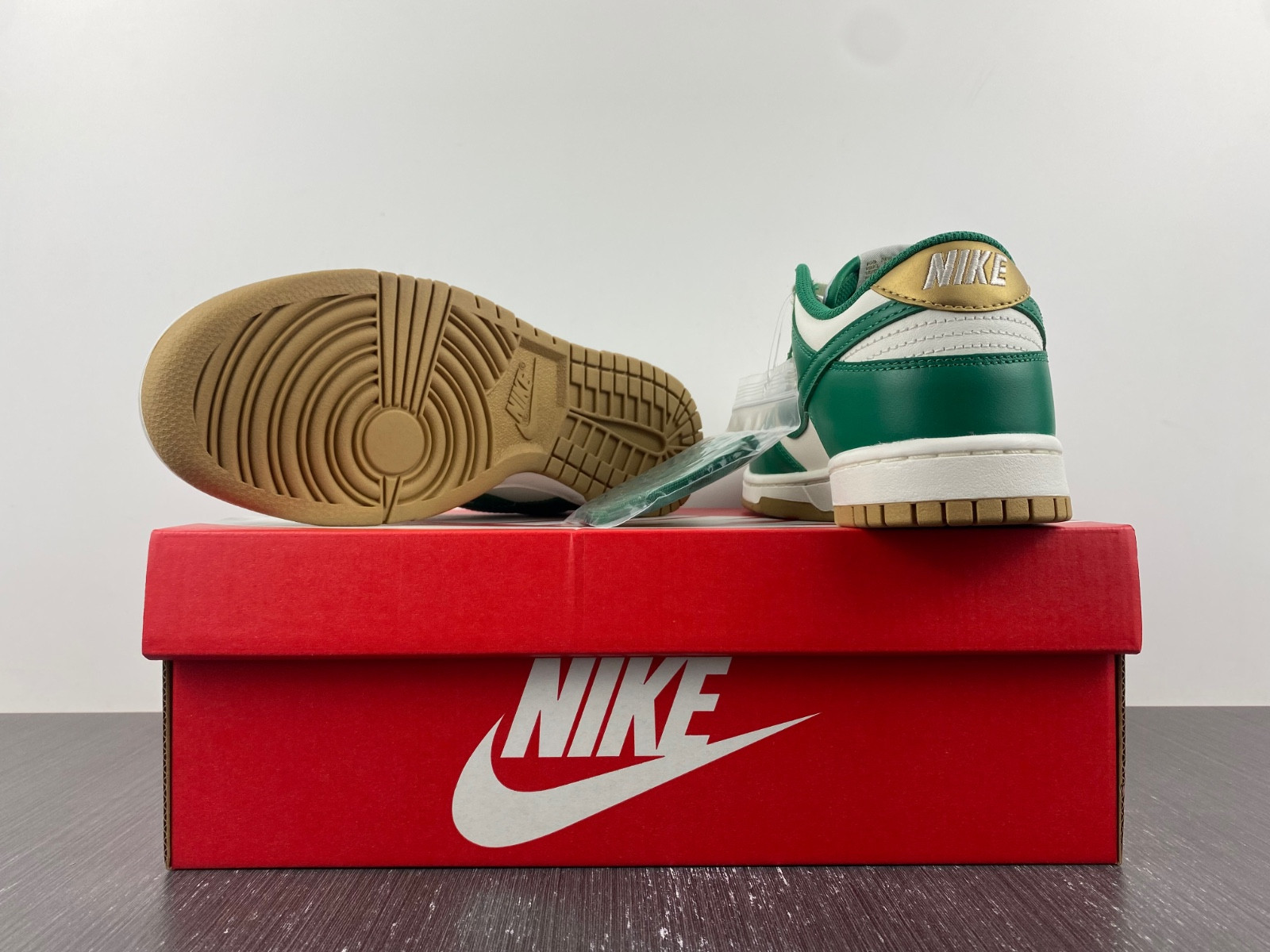 nike dunk low "green/gold"