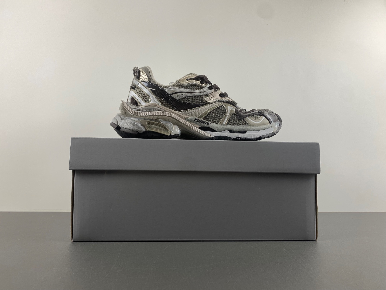 Ba*len*cia*ga runner sneaker