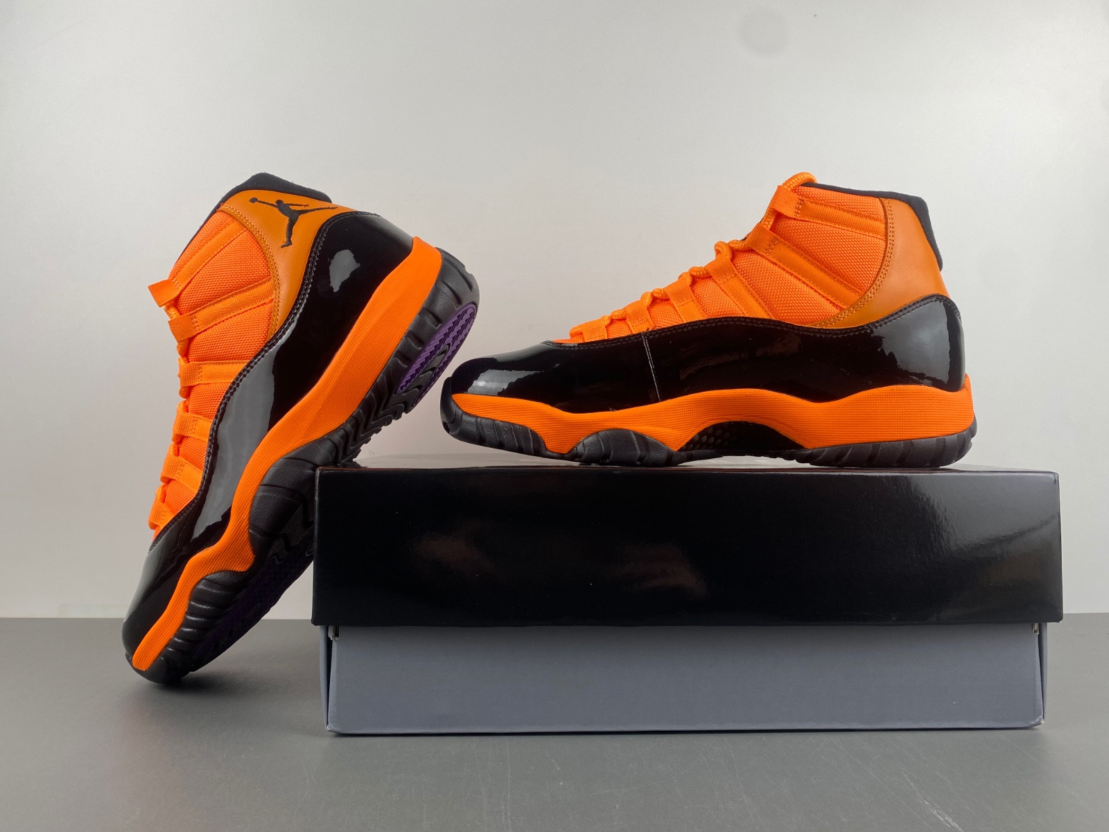 Air Jordan 11 Retro “orange Black”