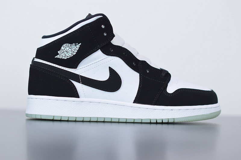 air jordan 1 mid se gs ''glow in the dark panda'' bq6931-103