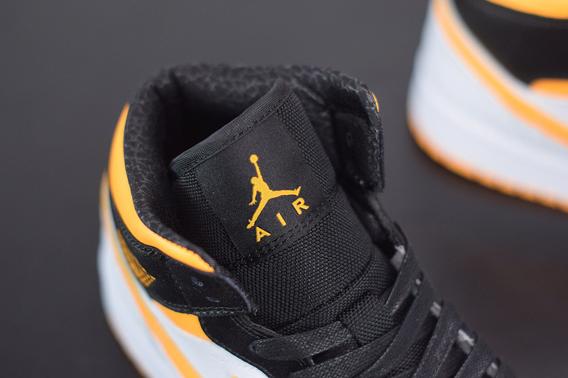 air jordan 1 mid laser orange black cv5276-107