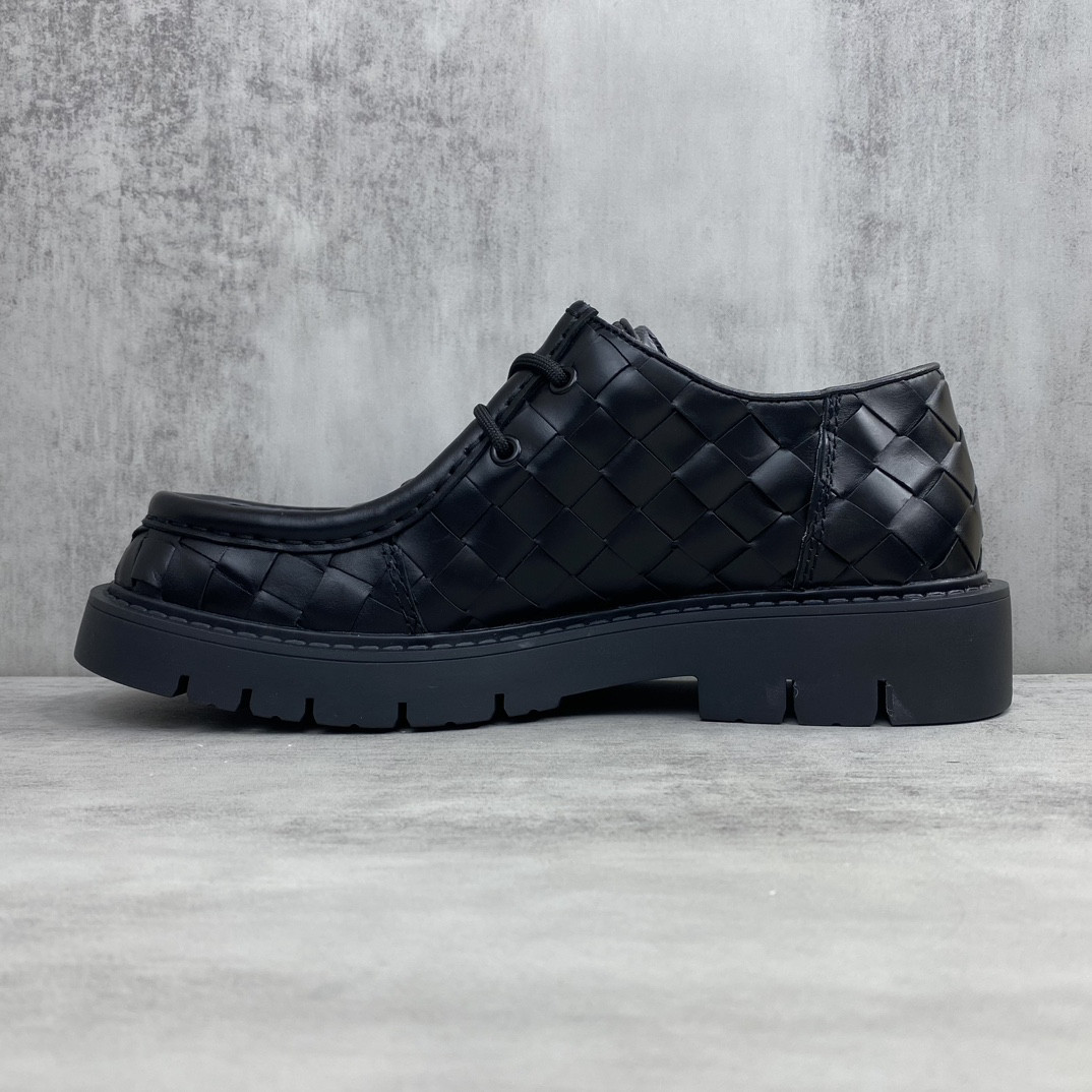 BOTTEGA VENETA Sneaker