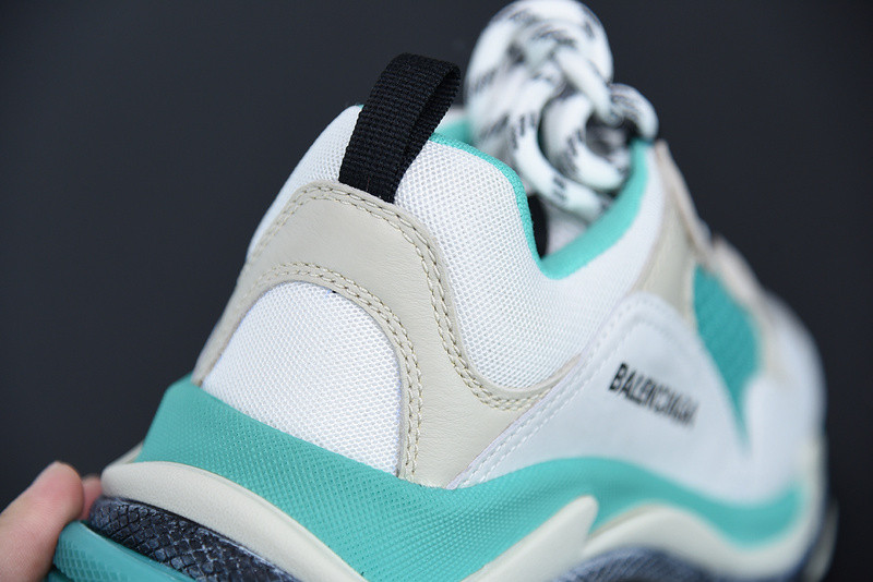 bc triple s trainer white 524039 w09oh 3005