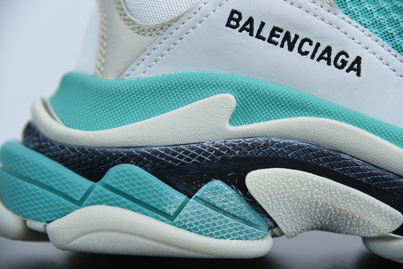 bc triple s trainer white 524039 w09oh 3005