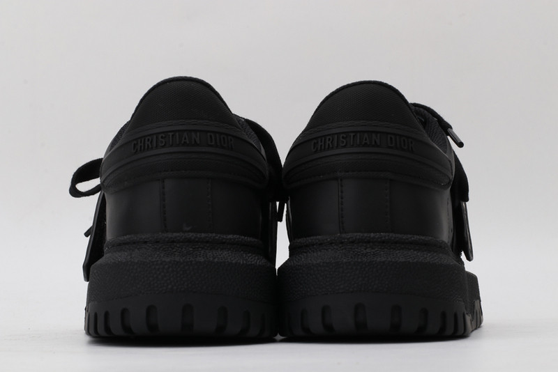 dio* sneaker