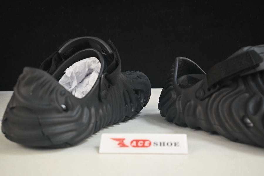 Cr*0*s pollex clog by salehe bembury black