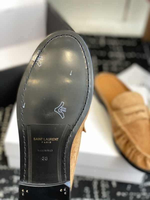 SAINT LAURENT Sneaker