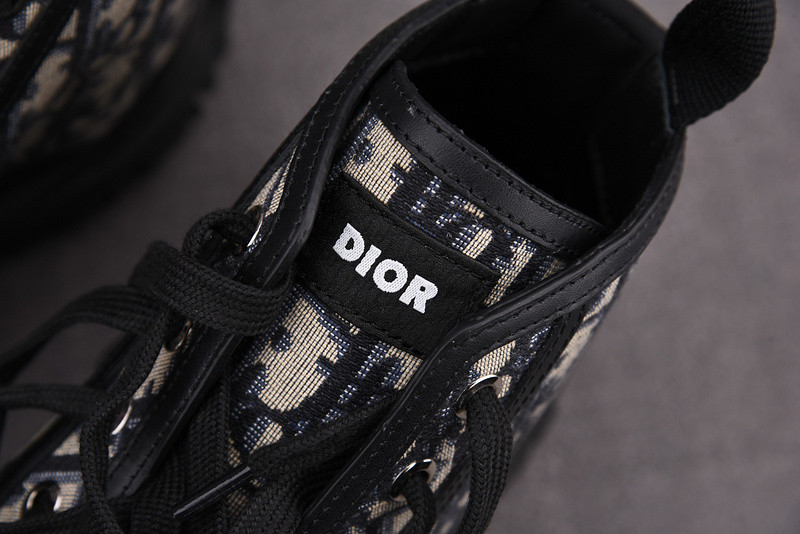 dio* sneaker