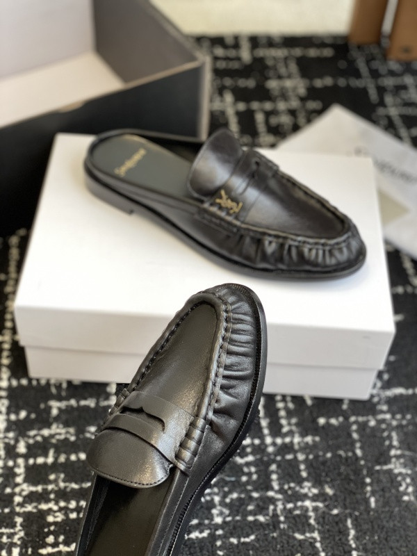 SAINT LAURENT Sneaker