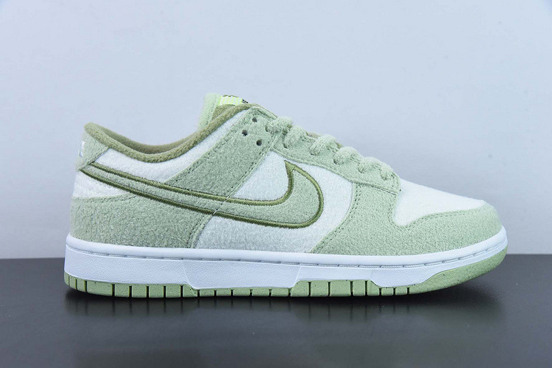 nike dunk low se fleece pack honeydew (w) dq7579-300