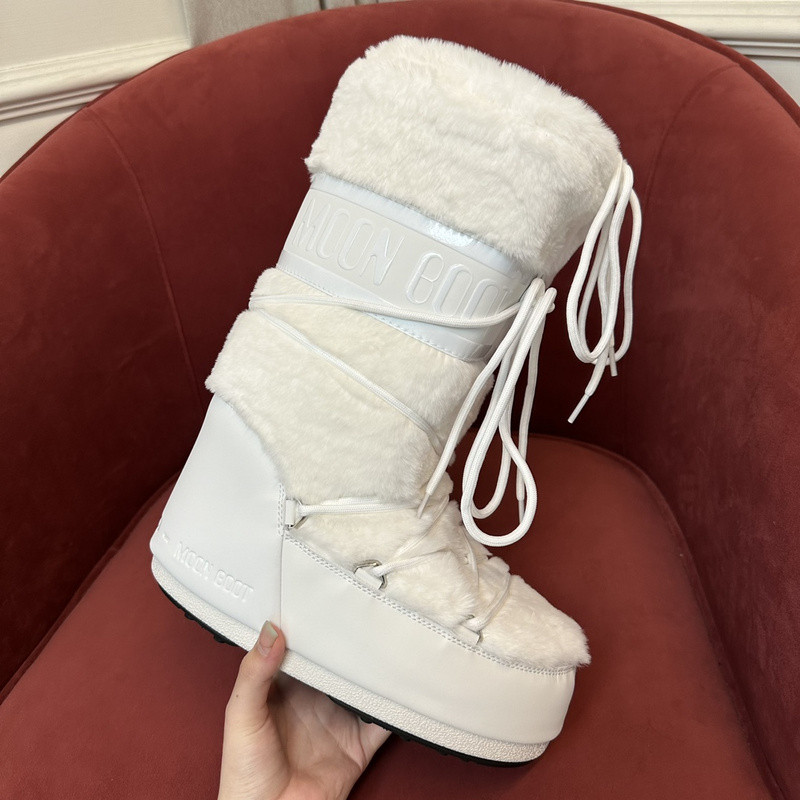 mOON bOOT