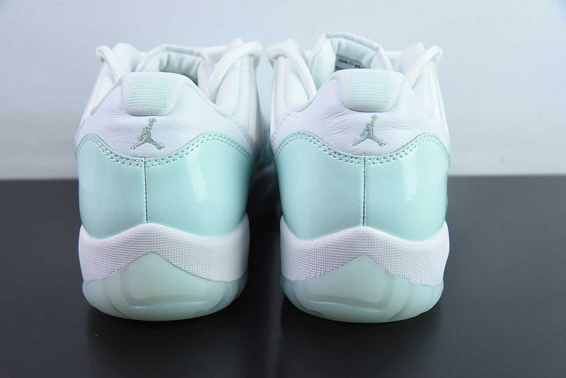 Air Jordan 11 Low "Igloo" AH7860-103