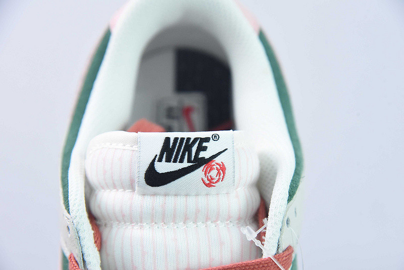 nike dunk low se all petals united fir green fn8923-061